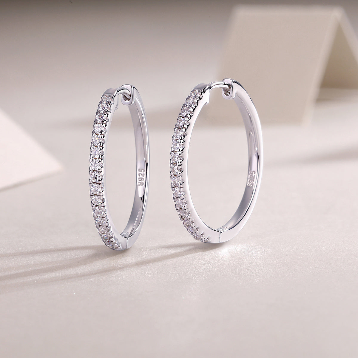 Yuedong Light Moissanite Pendant Set
